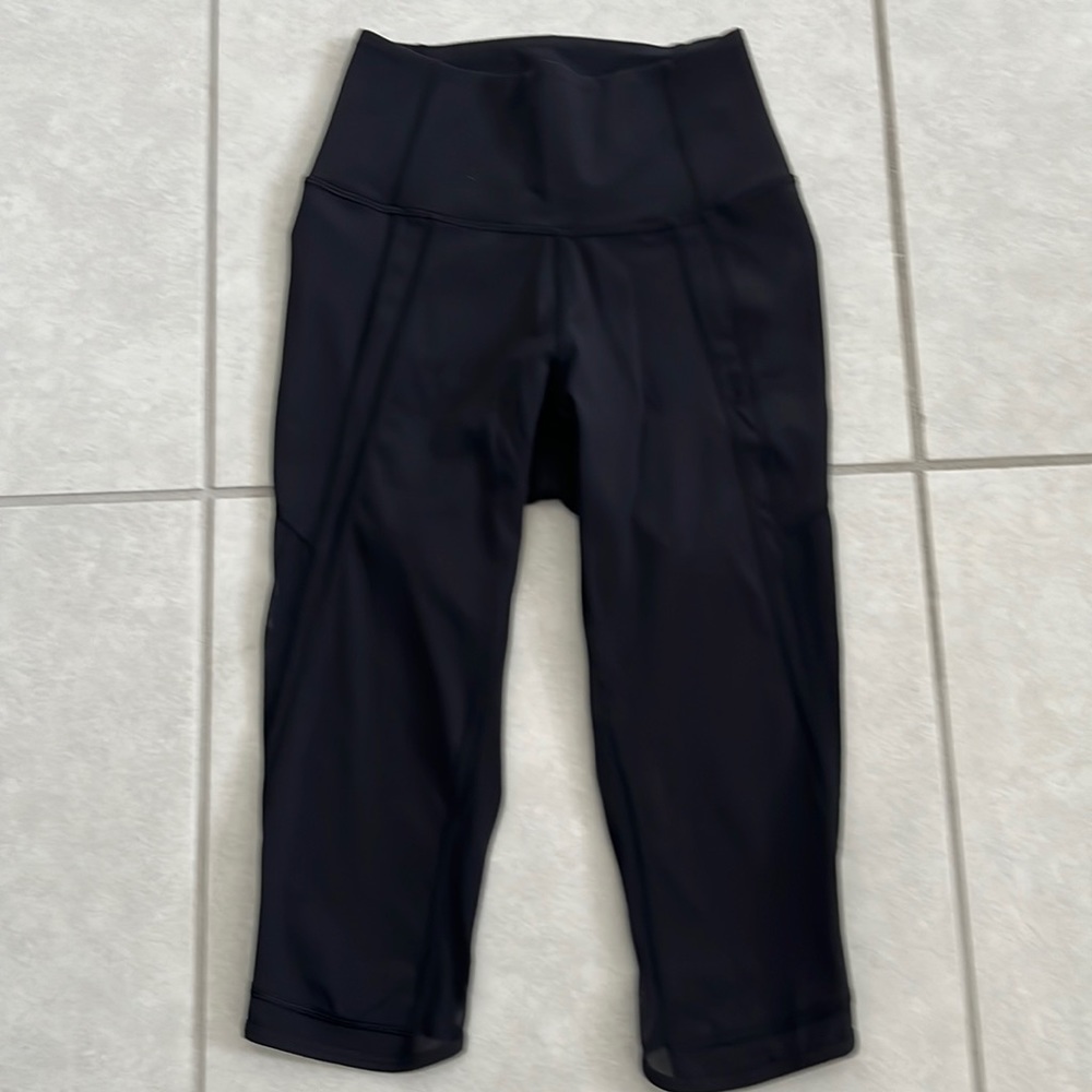 Lululemon women’s crop leggings - Picture 1 of 10